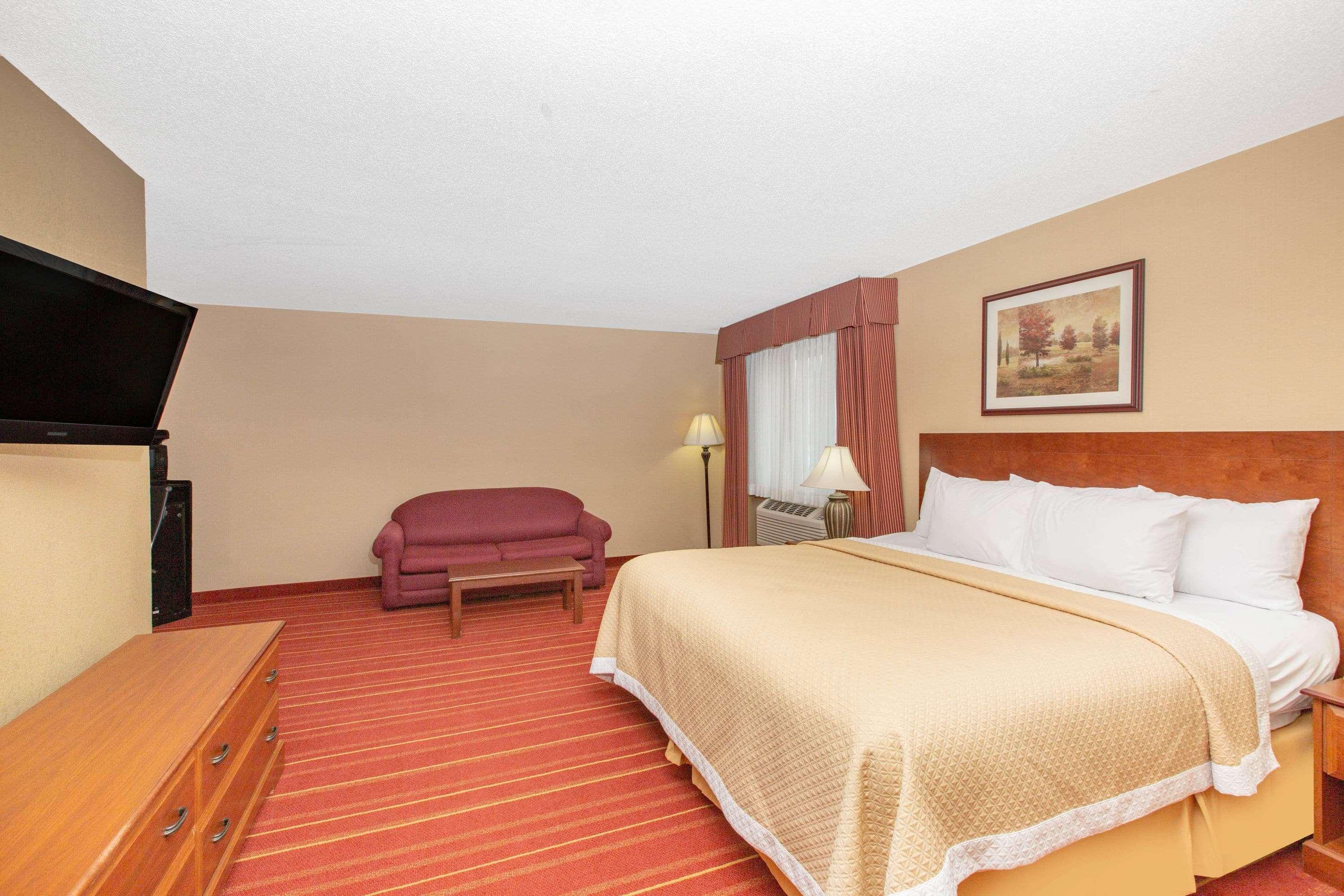 Days Inn By Wyndham Salina I-70 Eksteriør billede