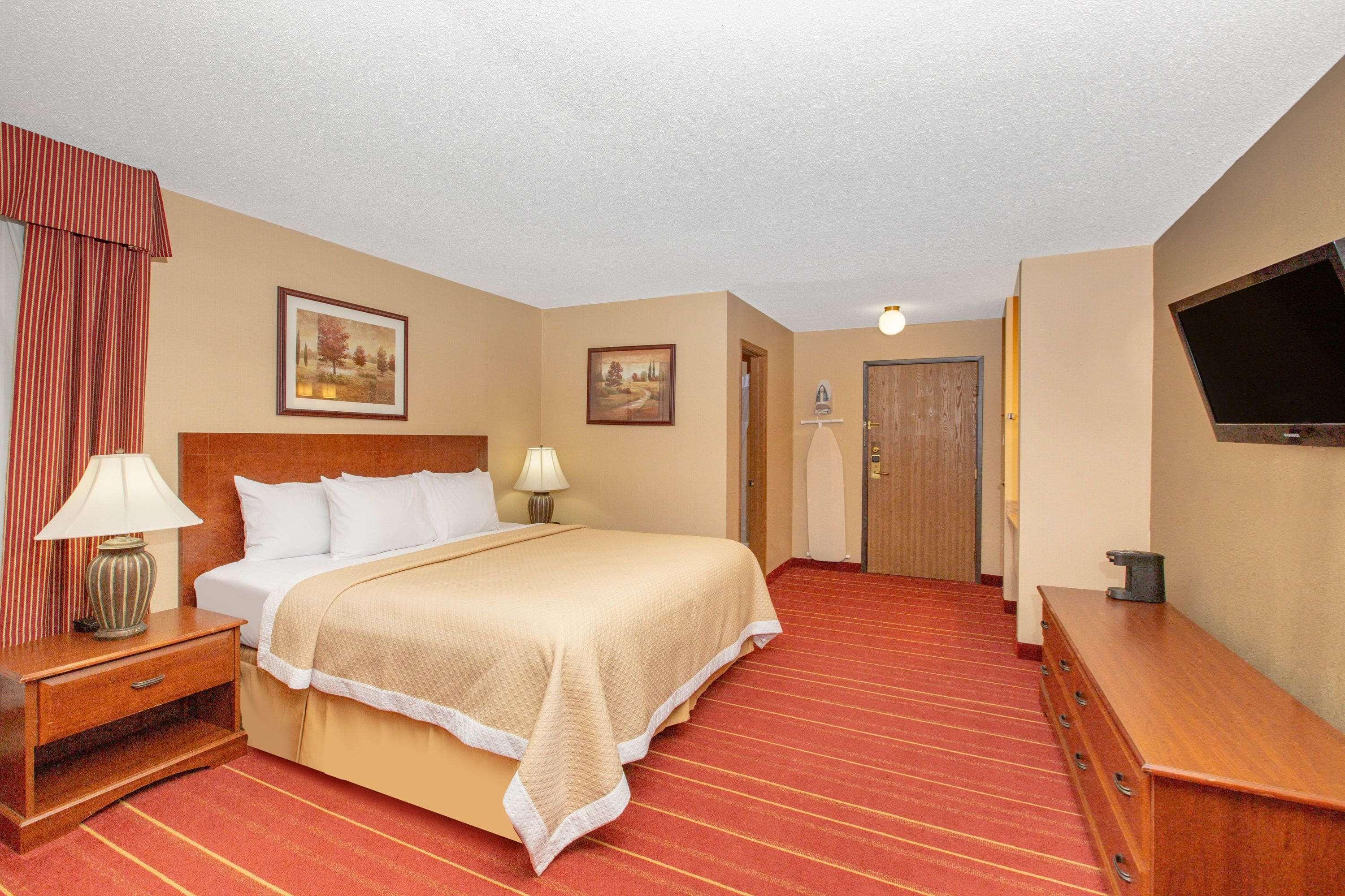 Days Inn By Wyndham Salina I-70 Eksteriør billede