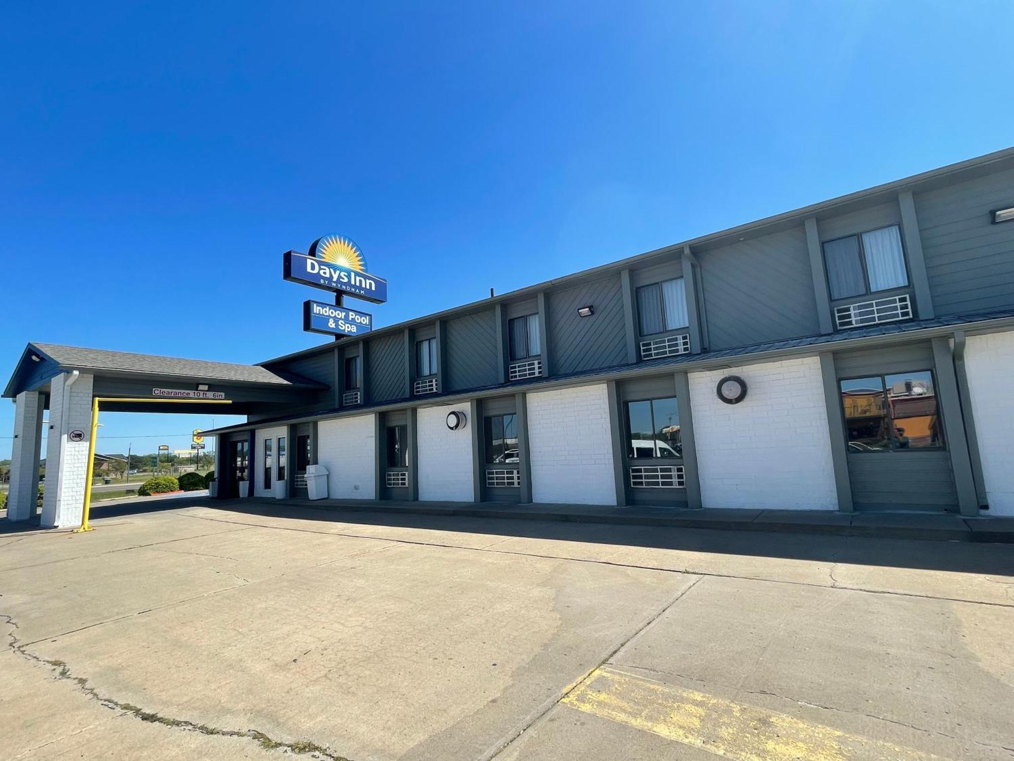 Days Inn By Wyndham Salina I-70 Eksteriør billede