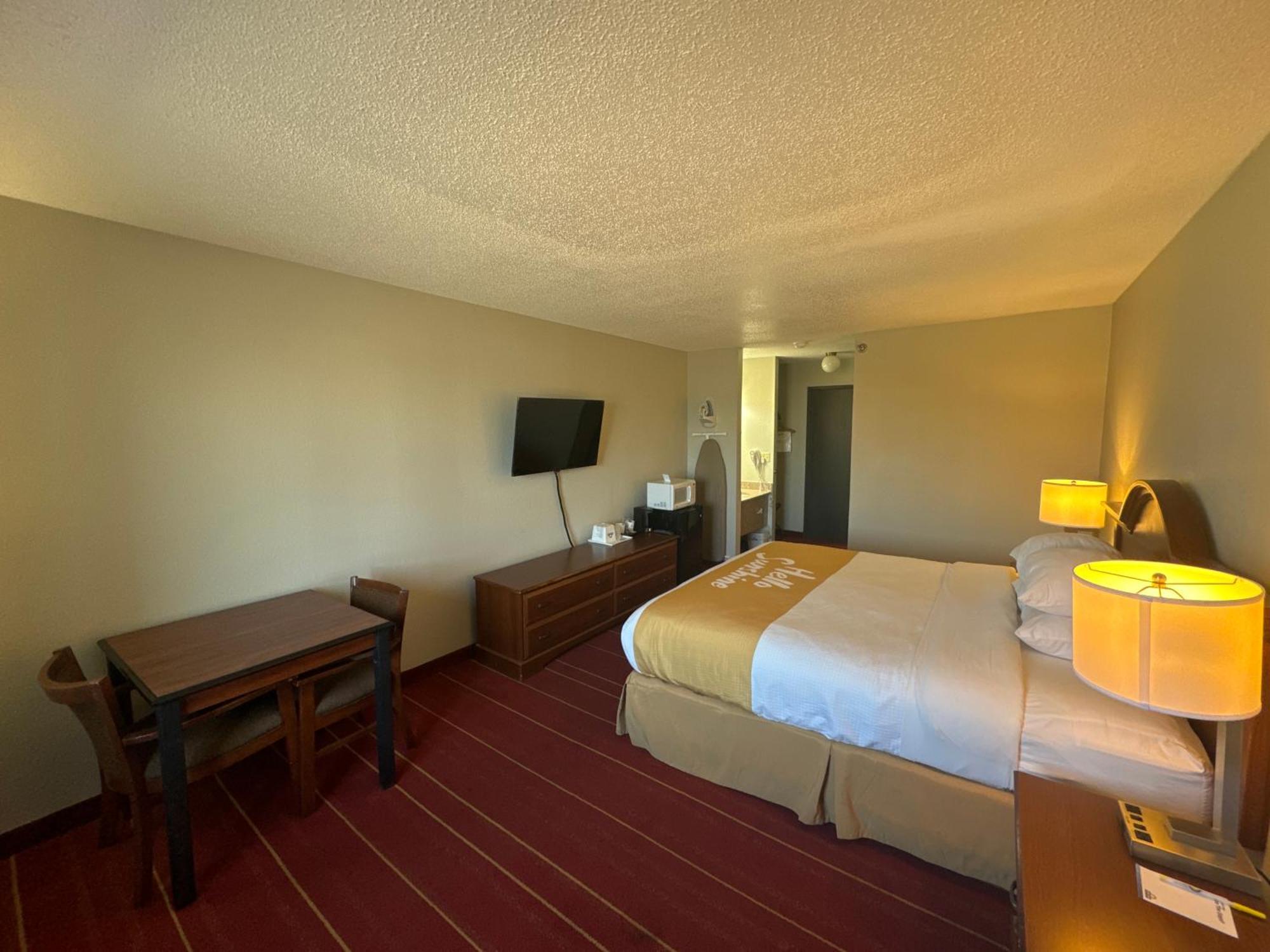 Days Inn By Wyndham Salina I-70 Eksteriør billede