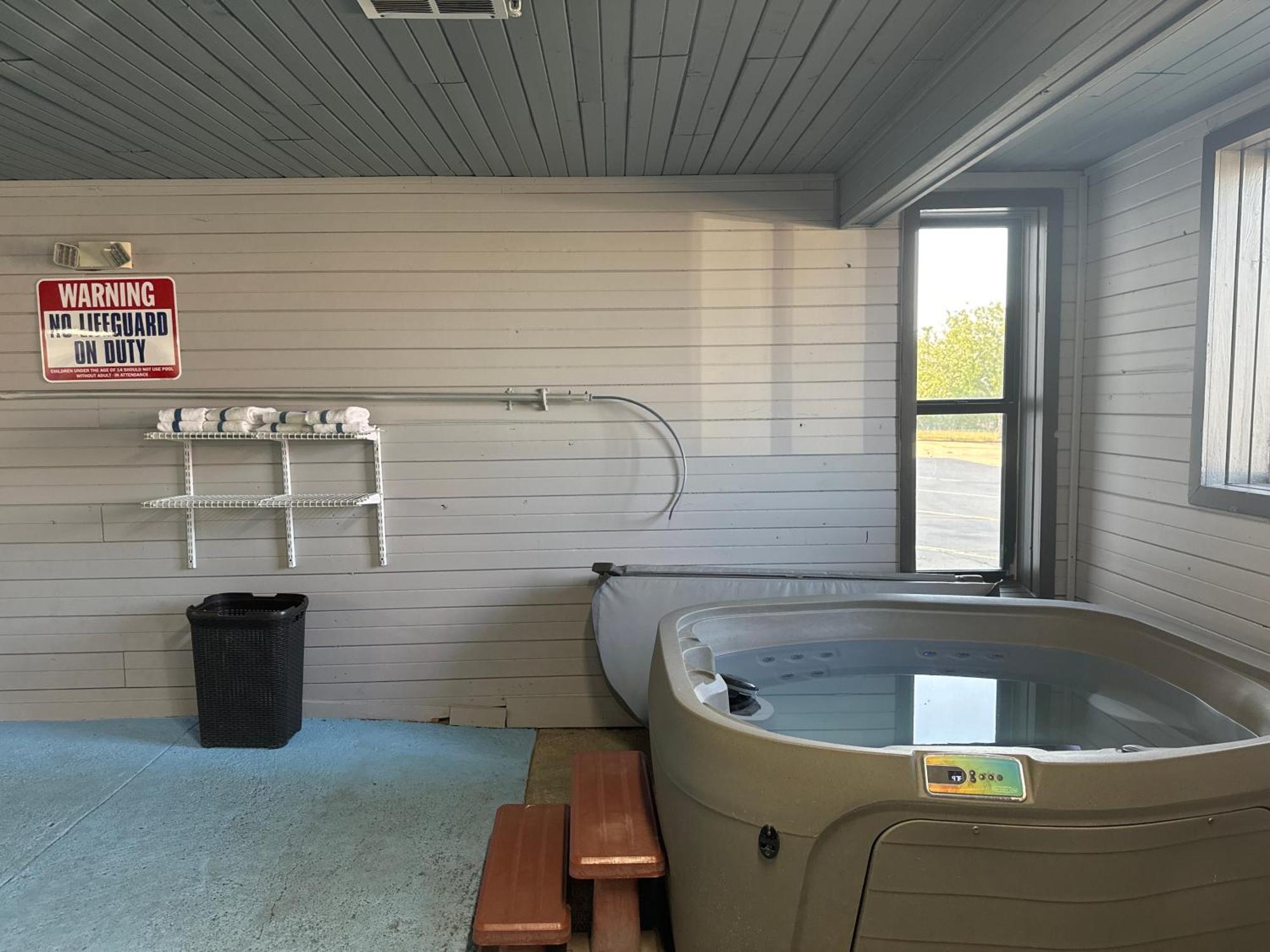 Days Inn By Wyndham Salina I-70 Eksteriør billede