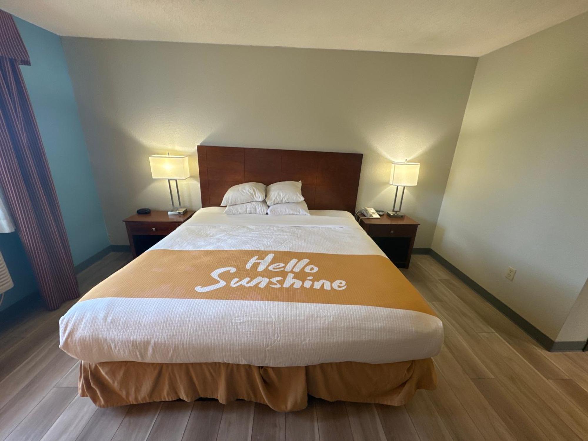 Days Inn By Wyndham Salina I-70 Eksteriør billede