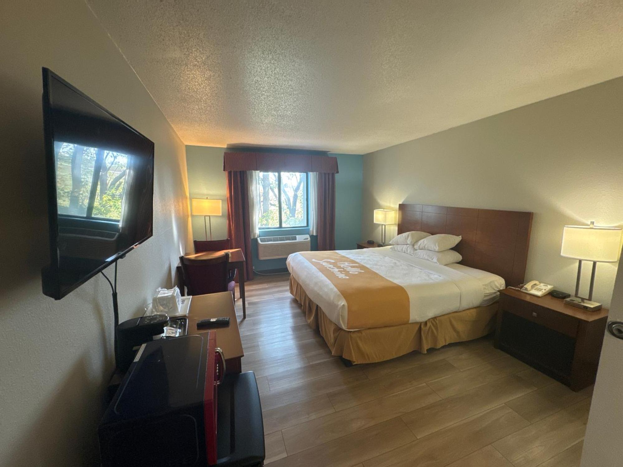 Days Inn By Wyndham Salina I-70 Eksteriør billede