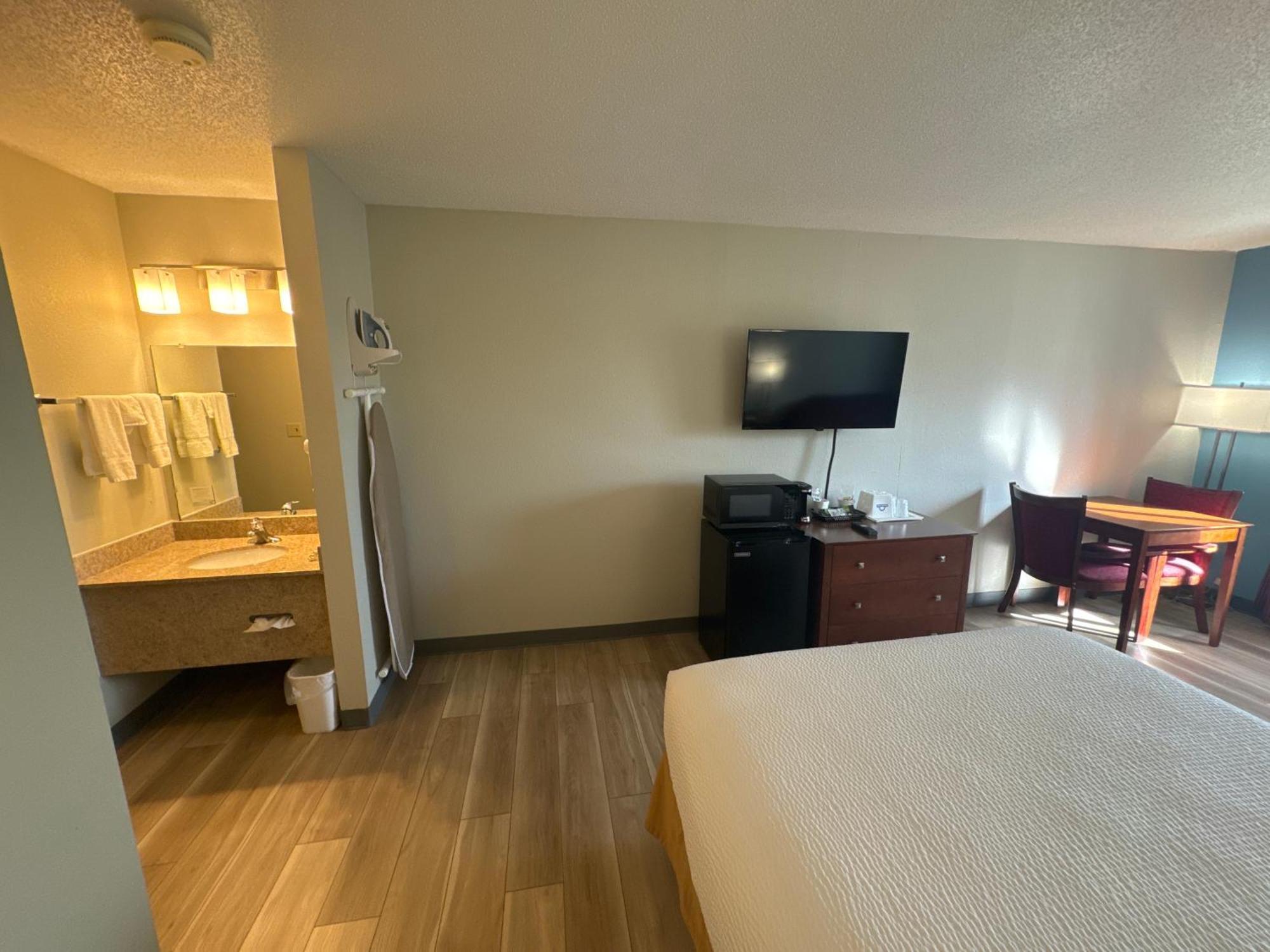 Days Inn By Wyndham Salina I-70 Eksteriør billede