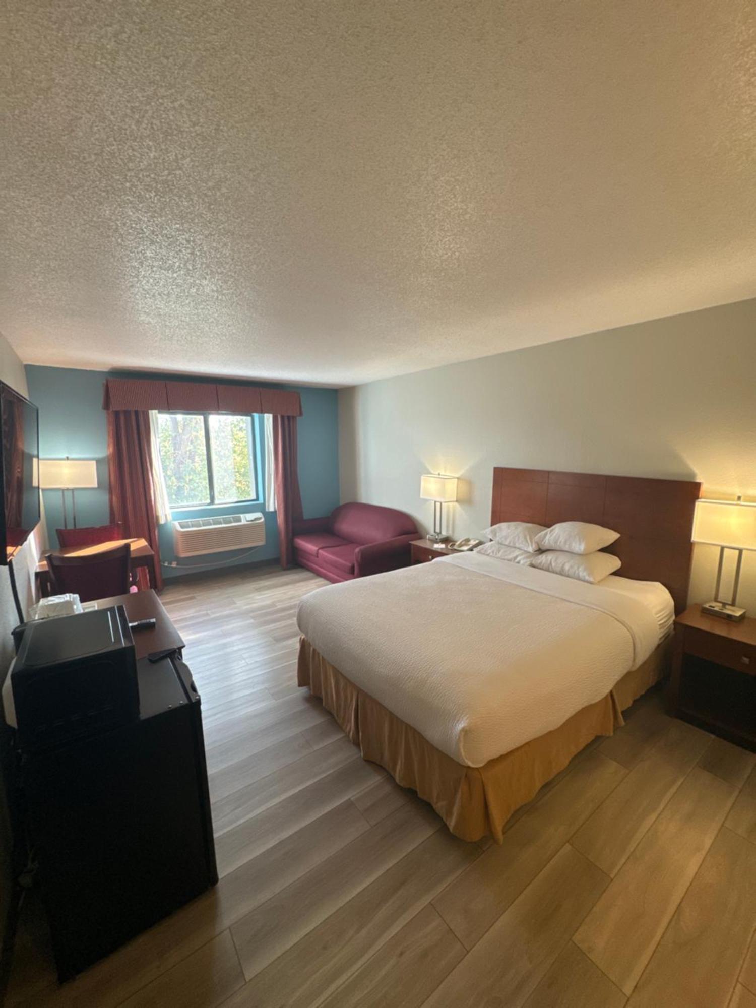 Days Inn By Wyndham Salina I-70 Eksteriør billede