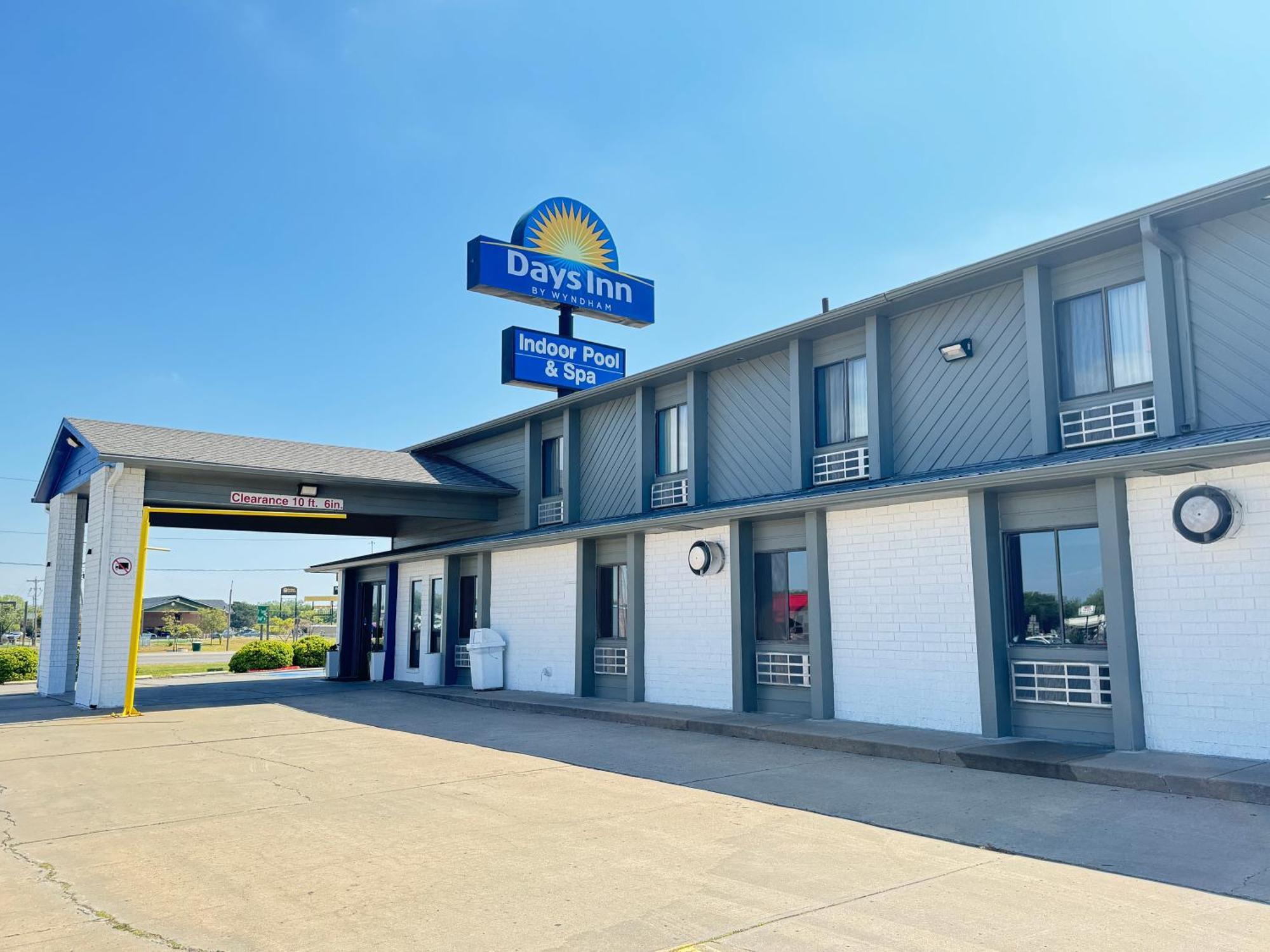 Days Inn By Wyndham Salina I-70 Eksteriør billede