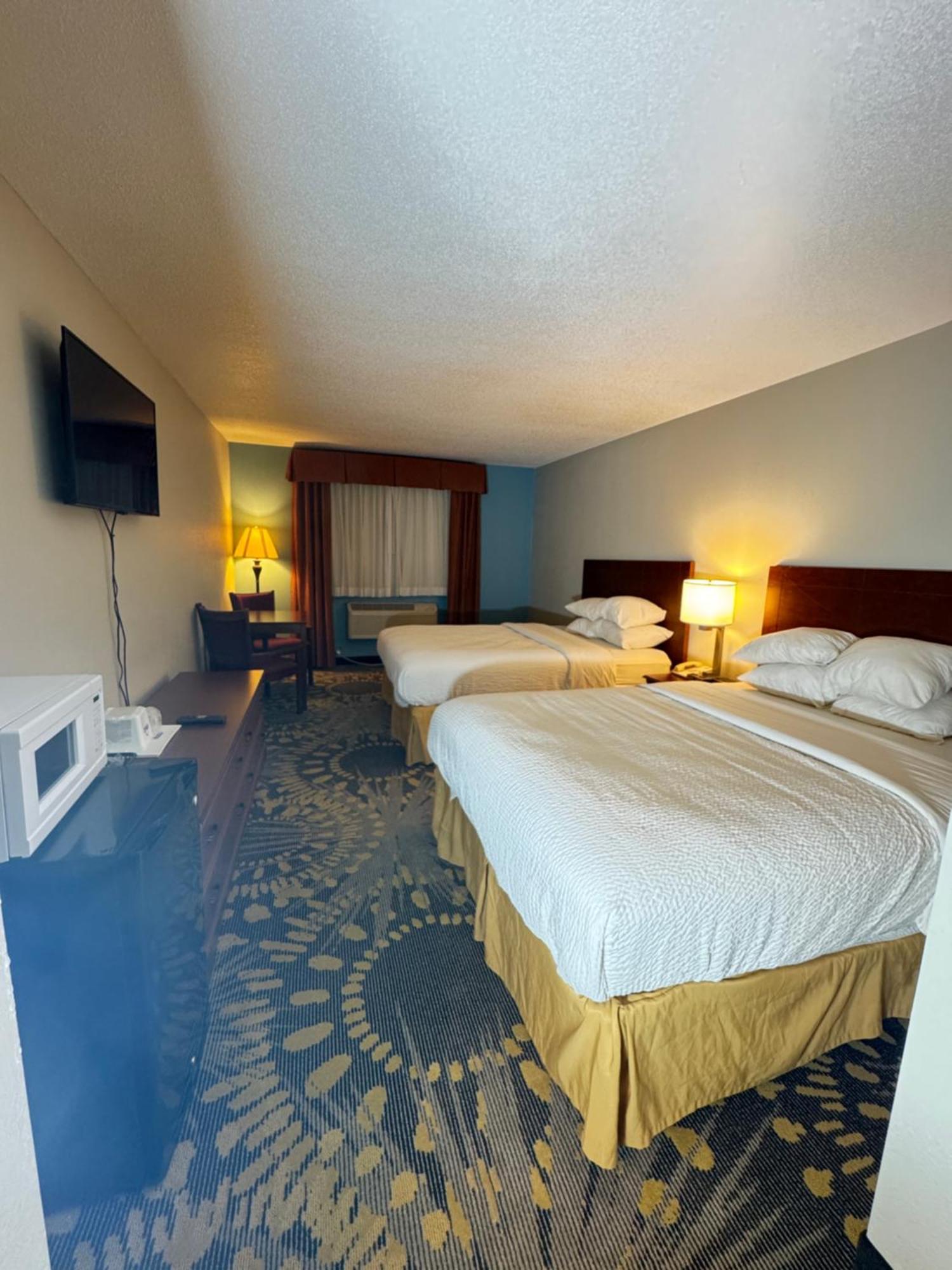 Days Inn By Wyndham Salina I-70 Eksteriør billede