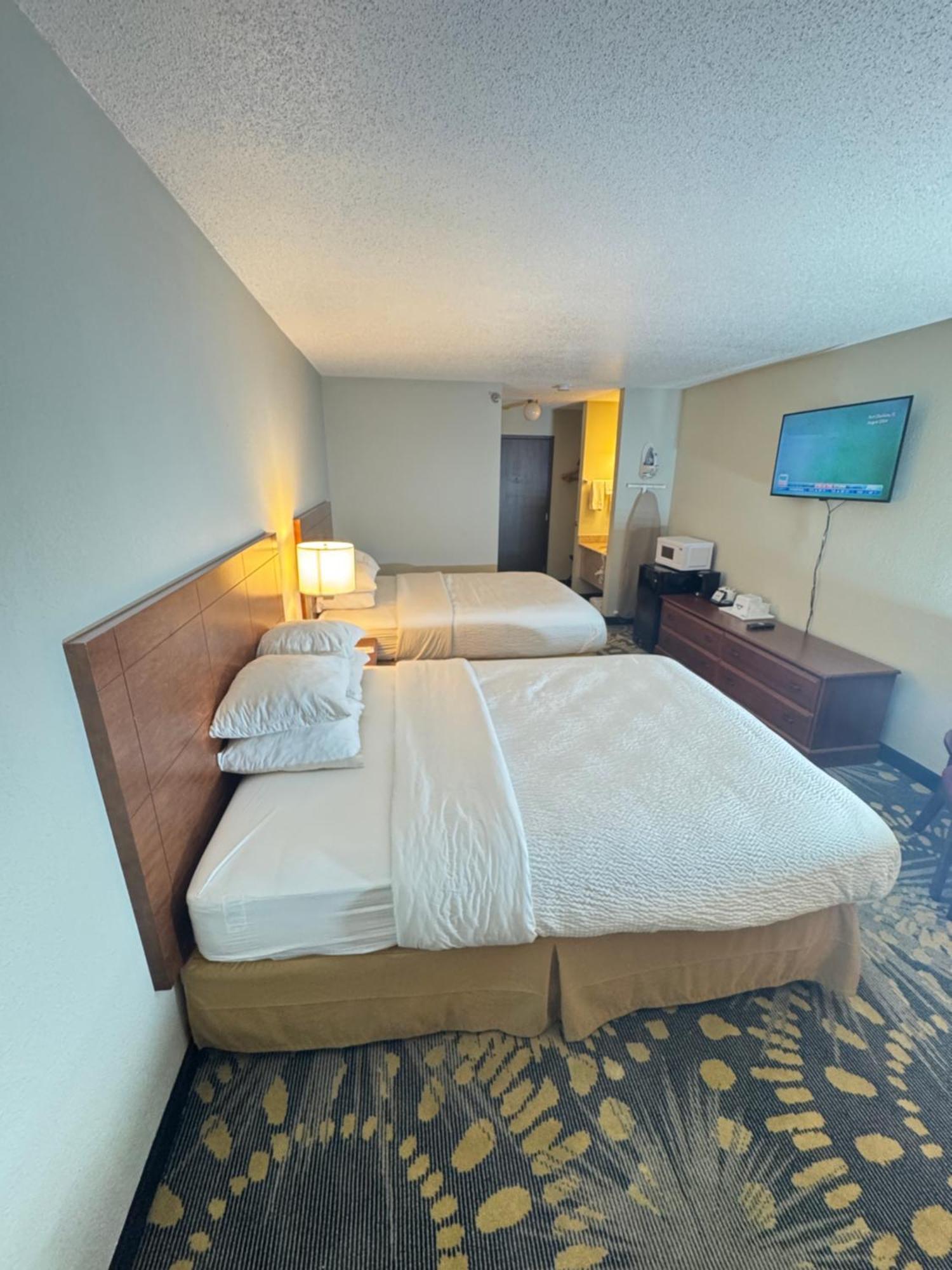 Days Inn By Wyndham Salina I-70 Eksteriør billede