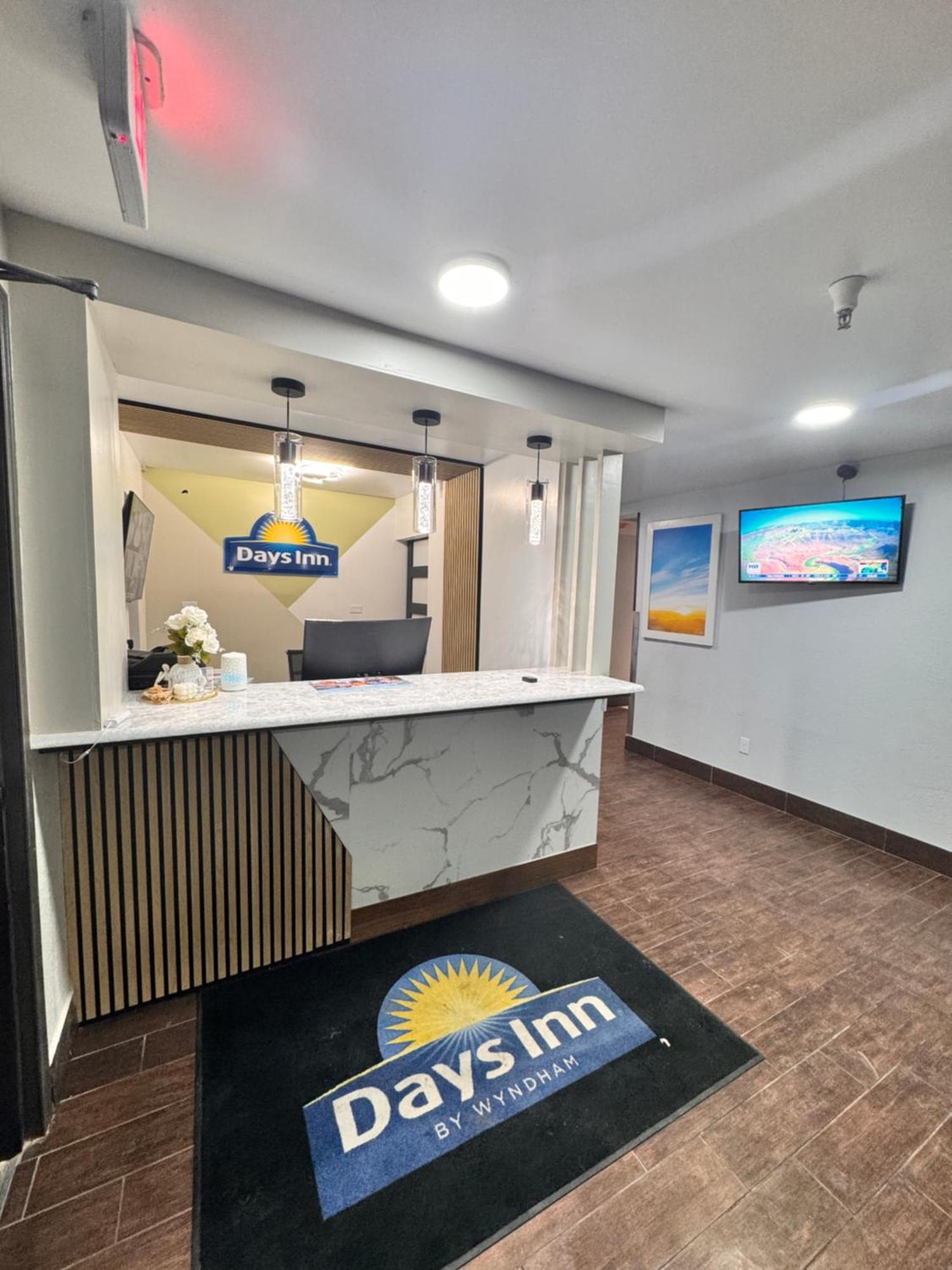 Days Inn By Wyndham Salina I-70 Eksteriør billede