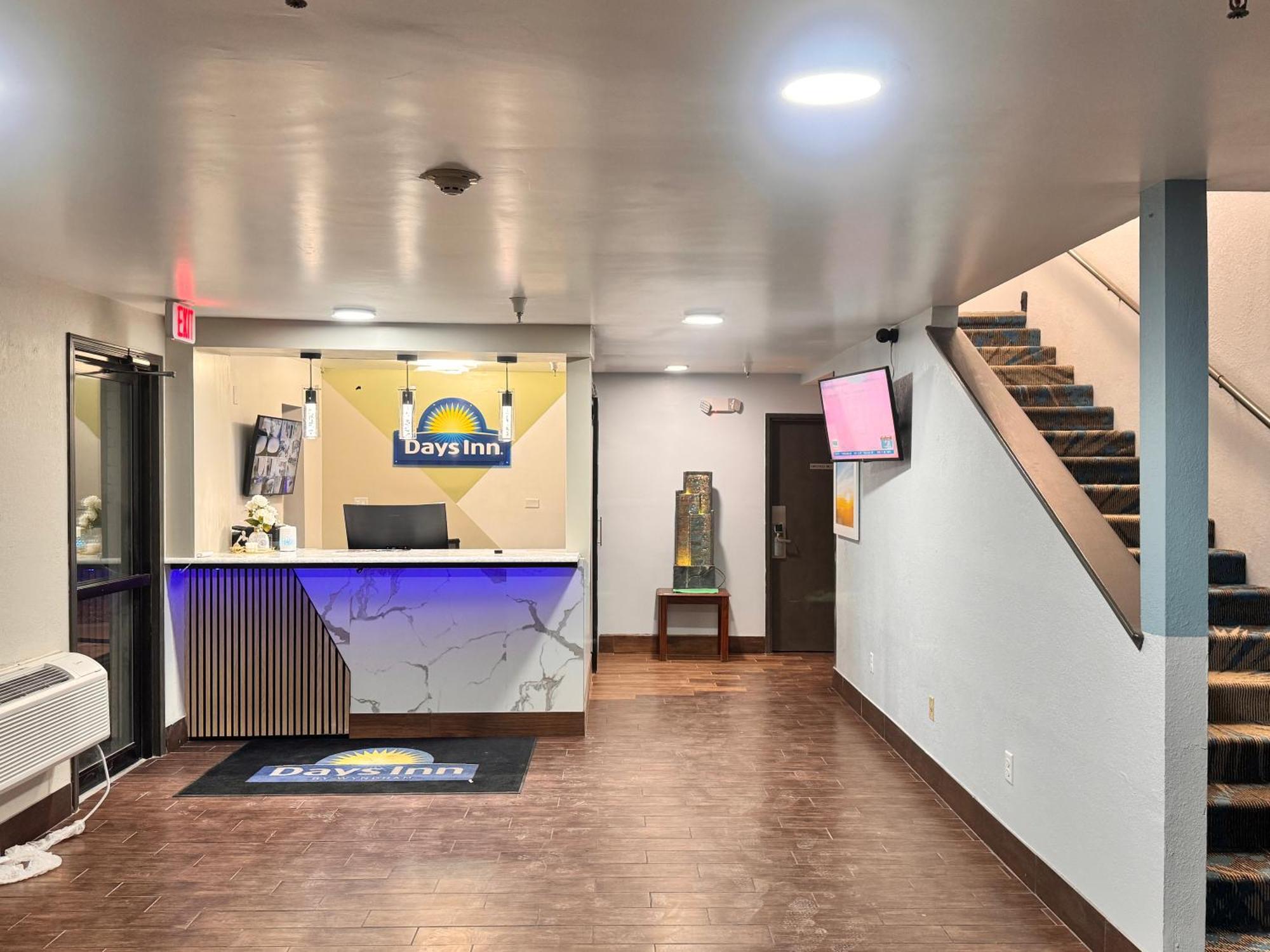 Days Inn By Wyndham Salina I-70 Eksteriør billede