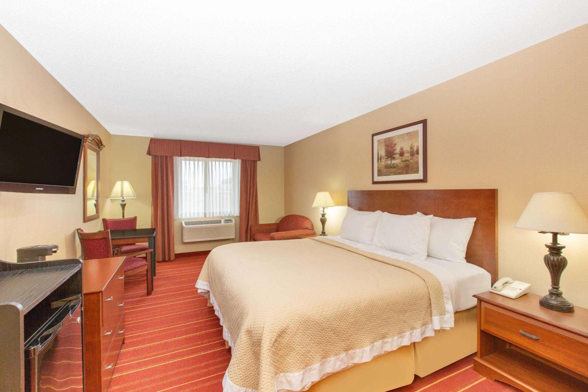Days Inn By Wyndham Salina I-70 Eksteriør billede