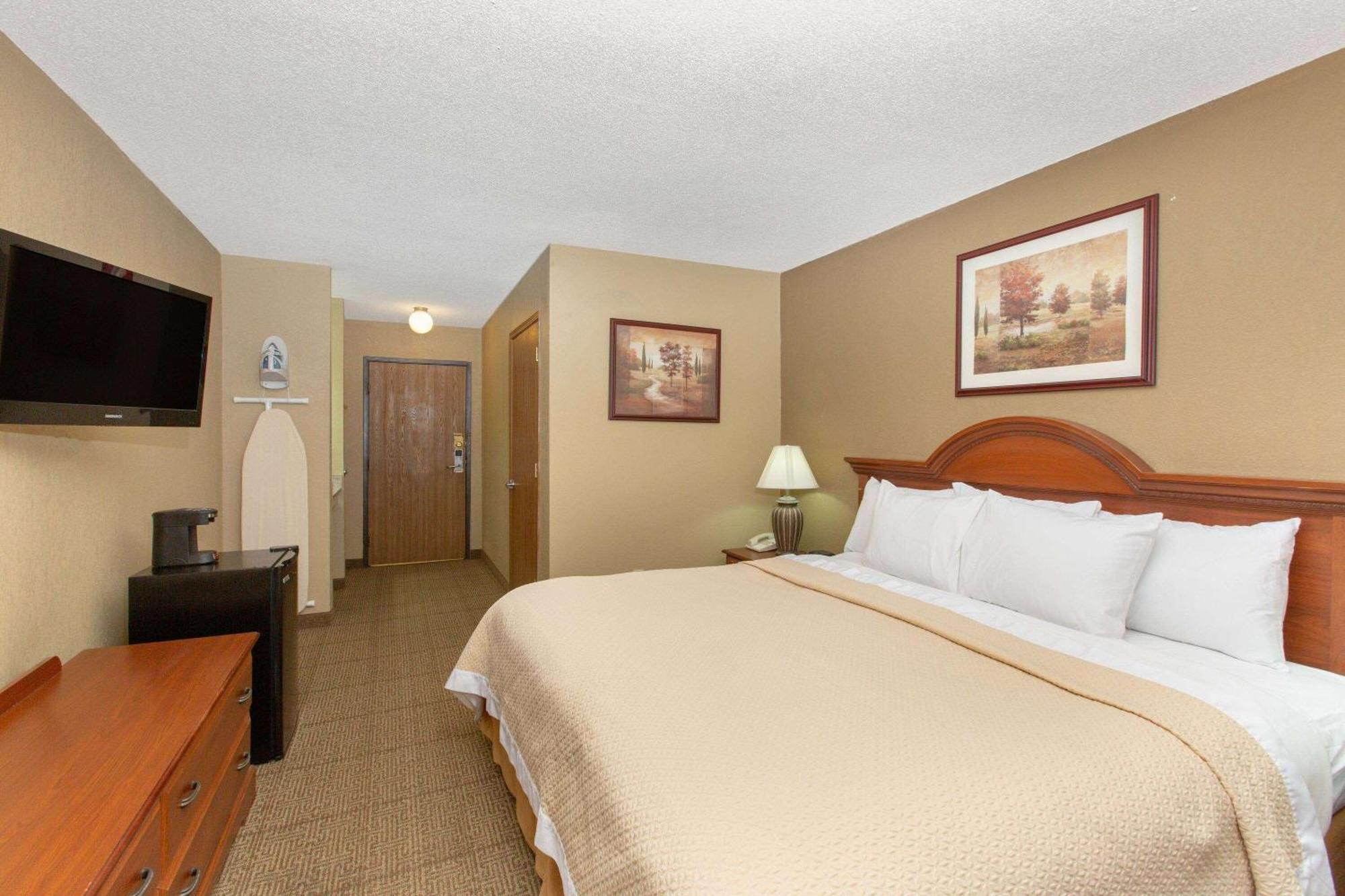 Days Inn By Wyndham Salina I-70 Eksteriør billede