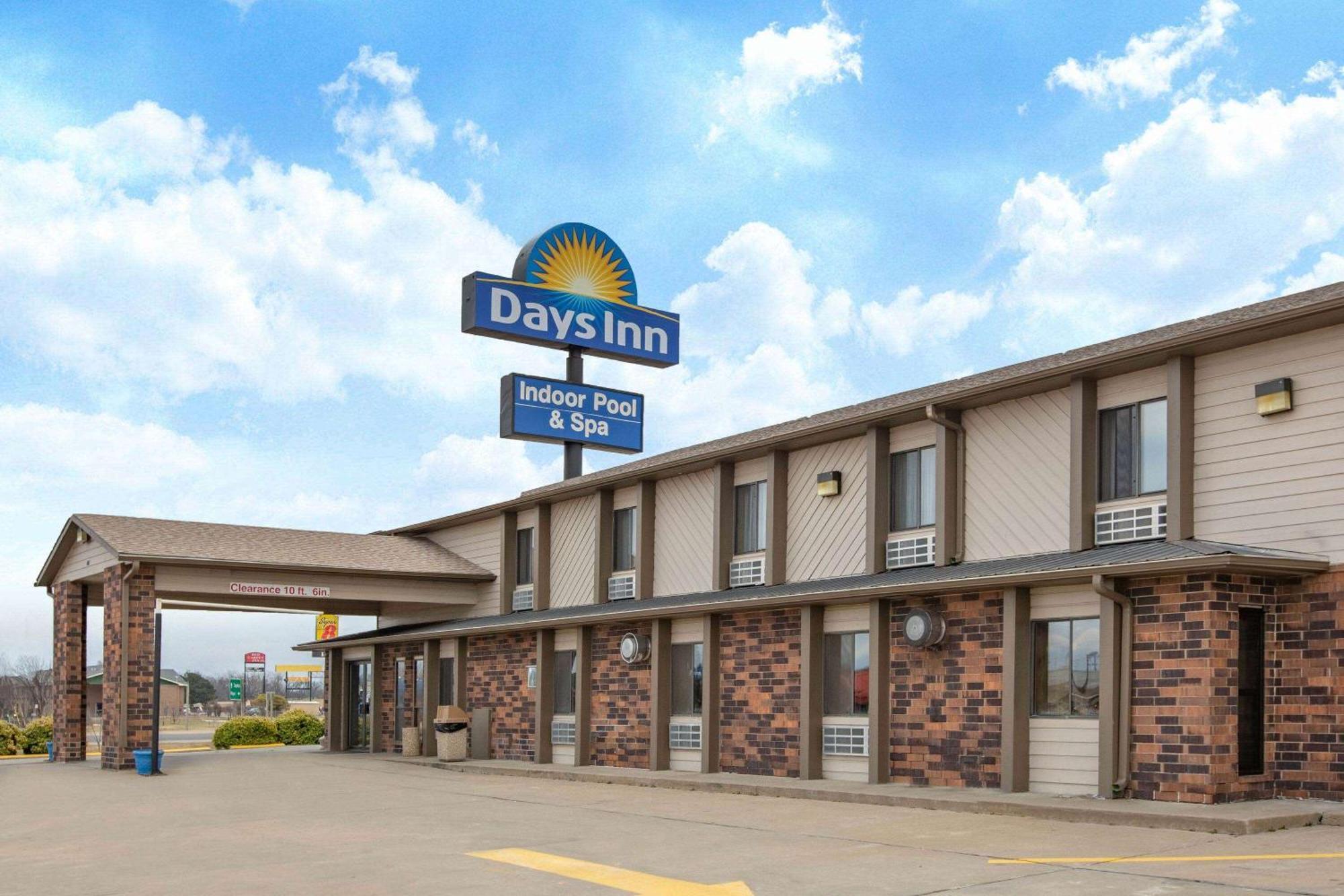 Days Inn By Wyndham Salina I-70 Eksteriør billede
