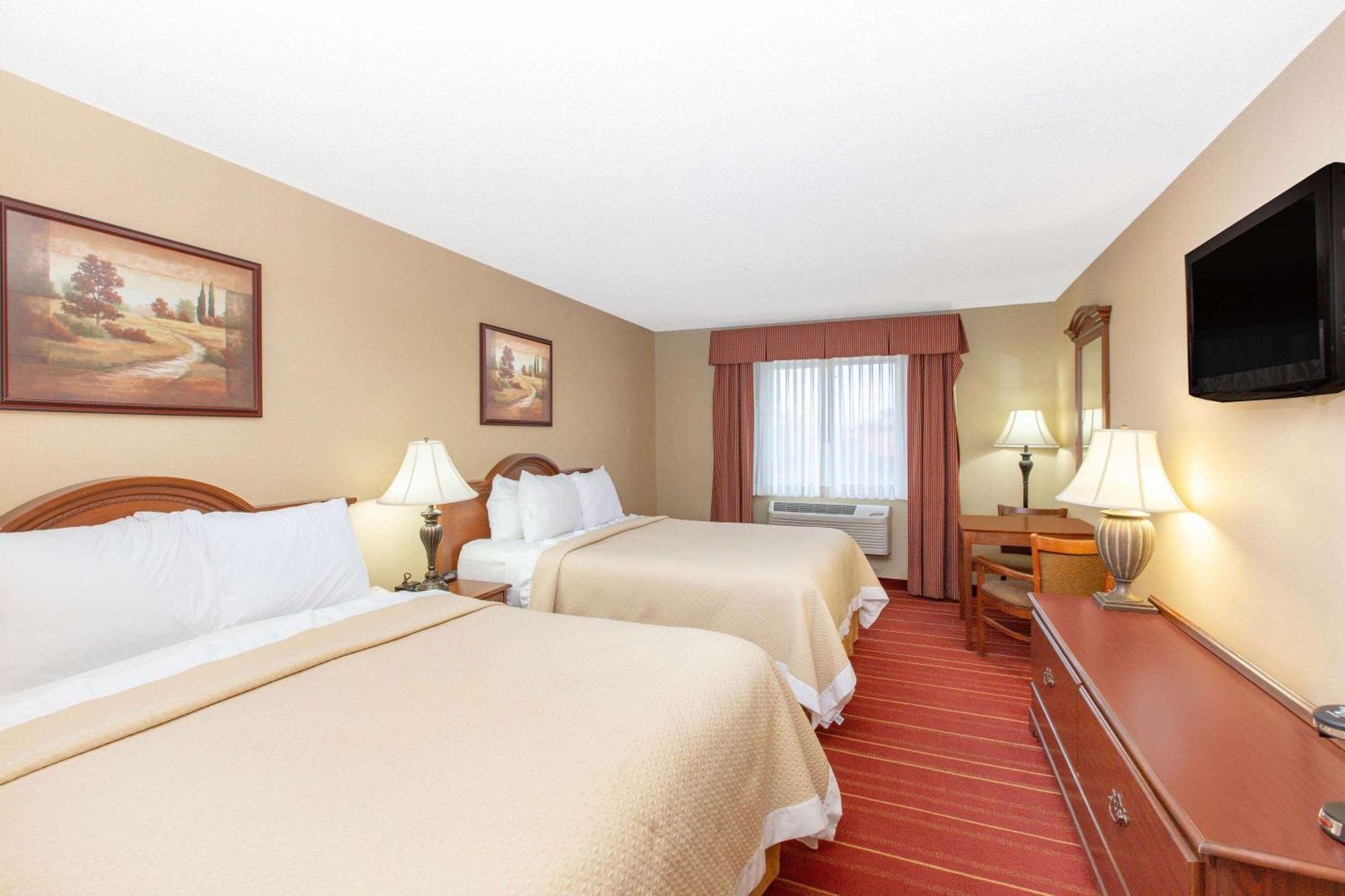 Days Inn By Wyndham Salina I-70 Eksteriør billede