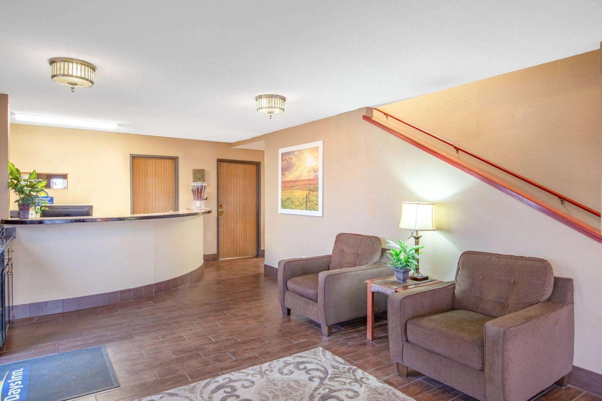 Days Inn By Wyndham Salina I-70 Eksteriør billede